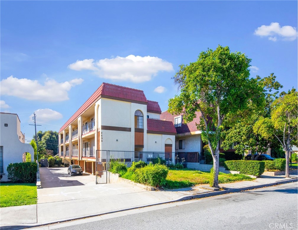 2608 W Alhambra Road, Alhambra, CA 91801