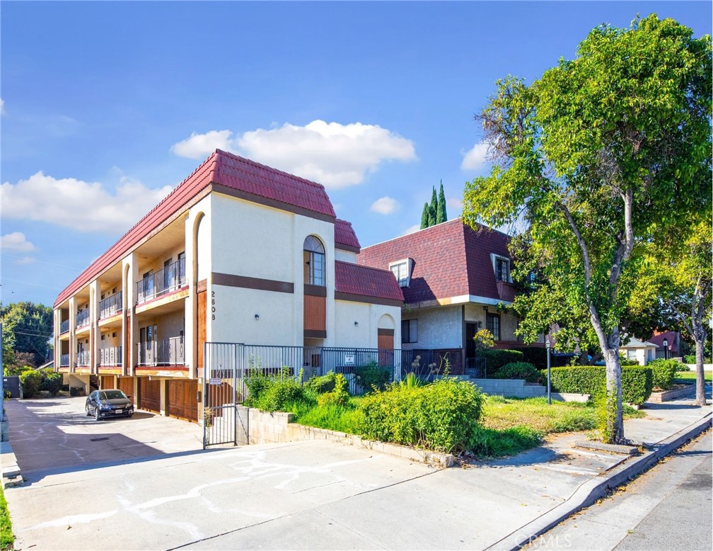 2608 W Alhambra Road, Alhambra, CA 91801