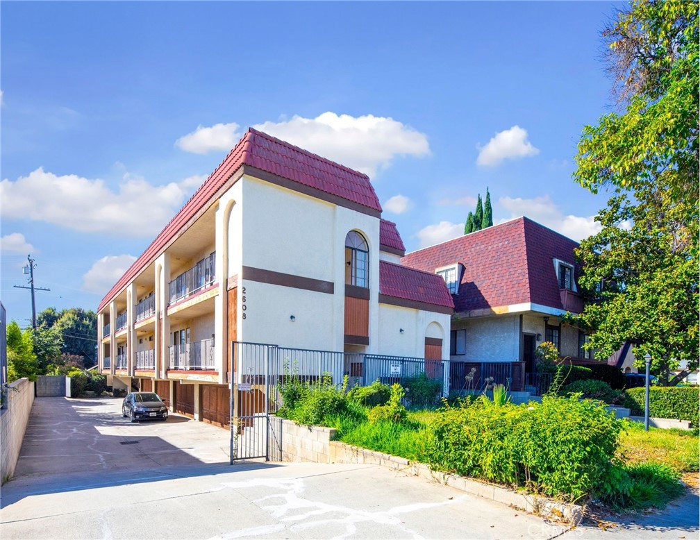 2608 W Alhambra Road, Alhambra, CA 91801