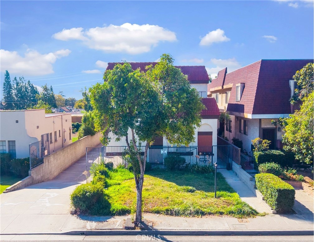 2608 W Alhambra Road, Alhambra, CA 91801