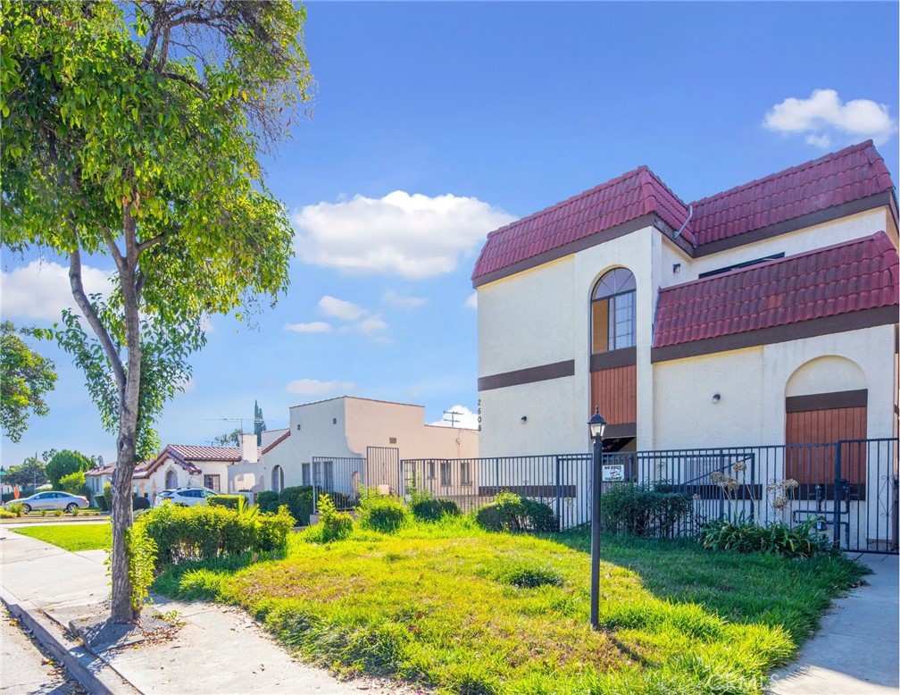 2608 W Alhambra Road, Alhambra, CA 91801
