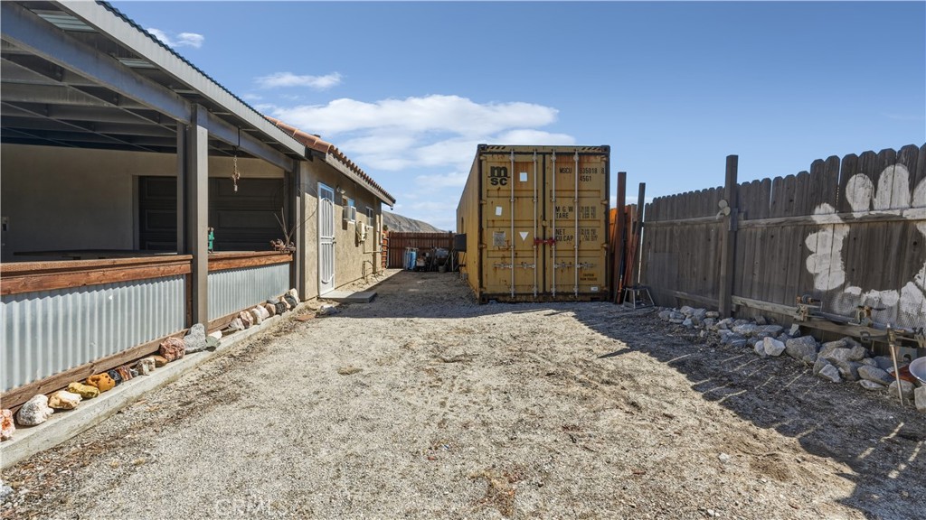 Side yard offers plenty of storage space.