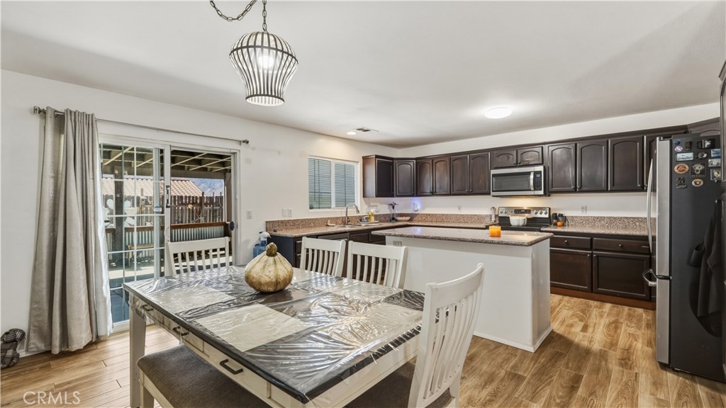 Dining room opens to the kitchen- nice space to host! Dining room opens to the kitchen- nice space to host!
