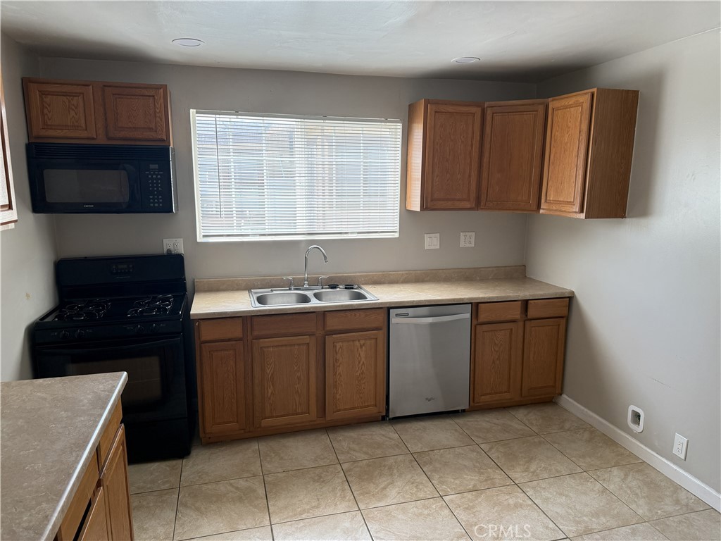 442 E Arrow, Upland, CA 91786