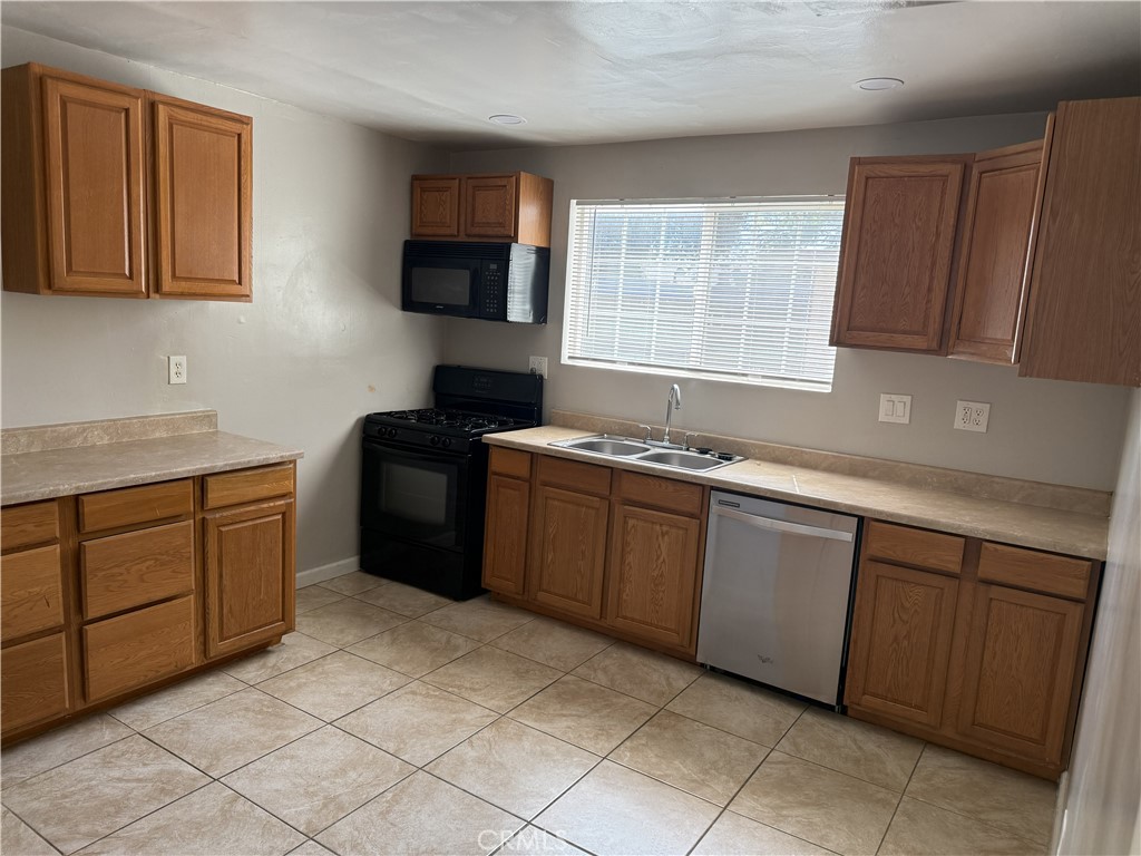 442 E Arrow, Upland, CA 91786
