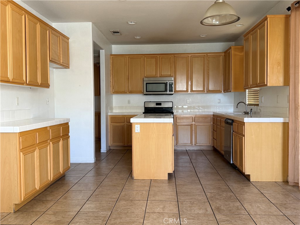 13523 Bentley, Victorville, CA 92392