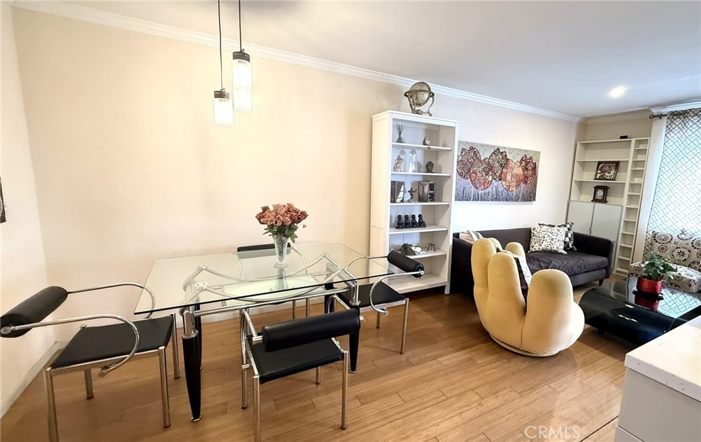 957 S Gramercy, #203, Los Angeles, CA 90019