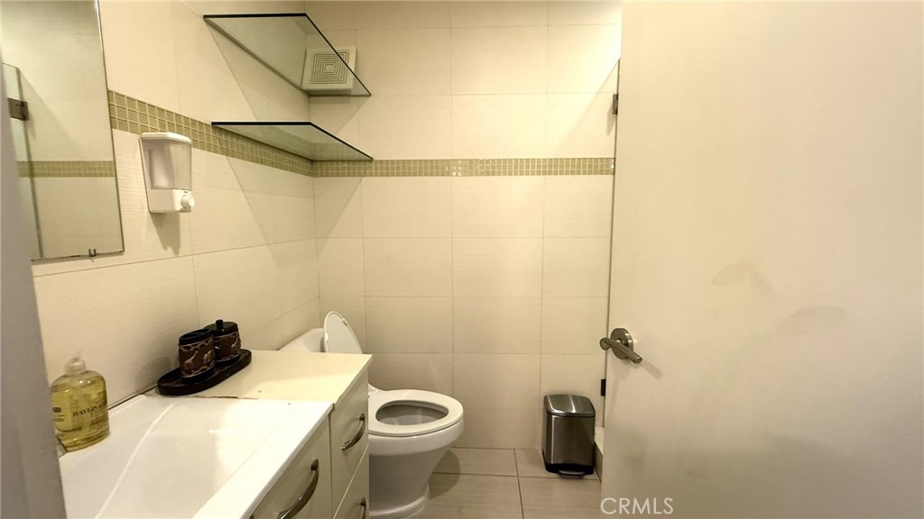 957 S Gramercy, #203, Los Angeles, CA 90019