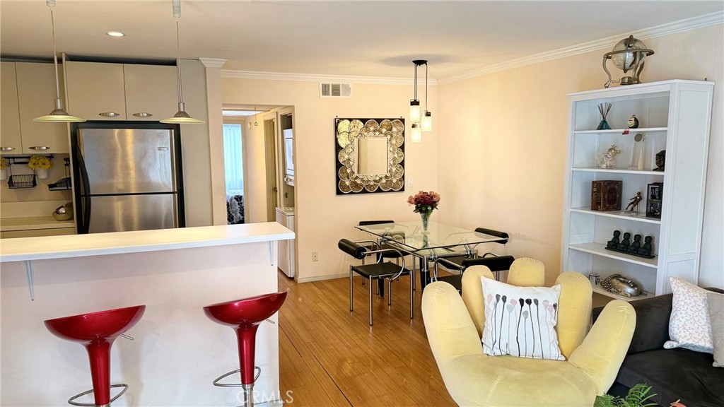 957 S Gramercy, #203, Los Angeles, CA 90019