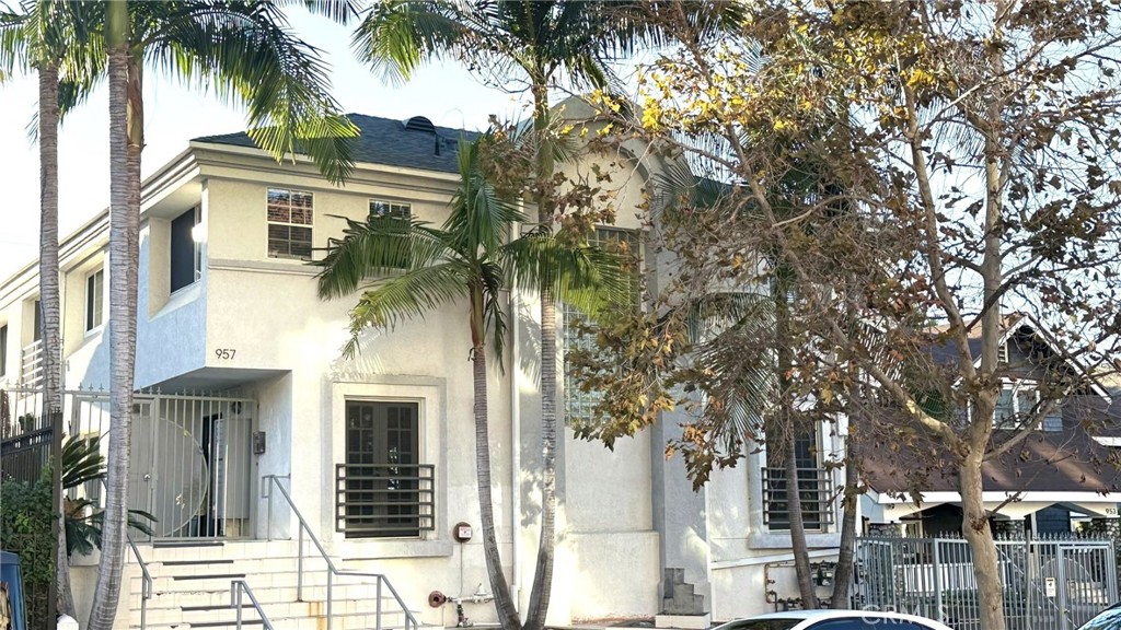 957 S Gramercy, #203, Los Angeles, CA 90019