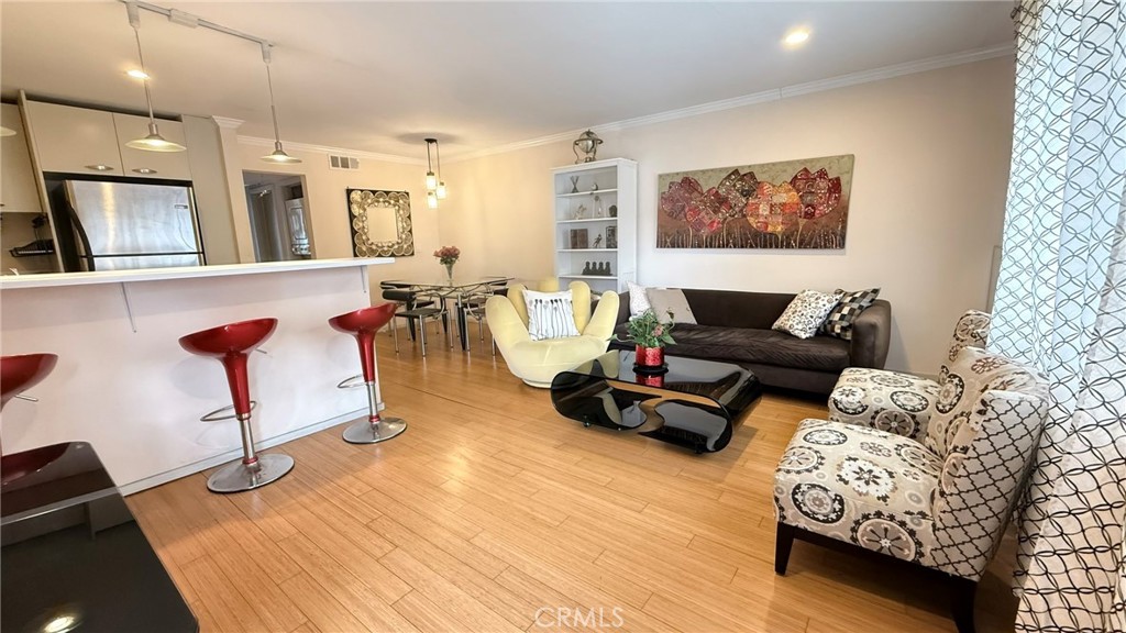 957 S Gramercy, #203, Los Angeles, CA 90019