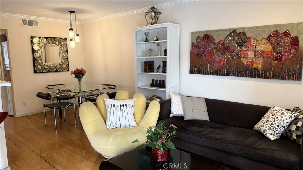 957 S Gramercy, #203, Los Angeles, CA 90019