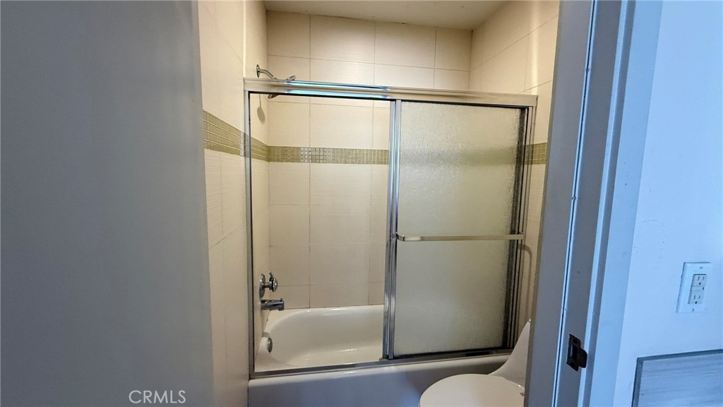 957 S Gramercy, #203, Los Angeles, CA 90019