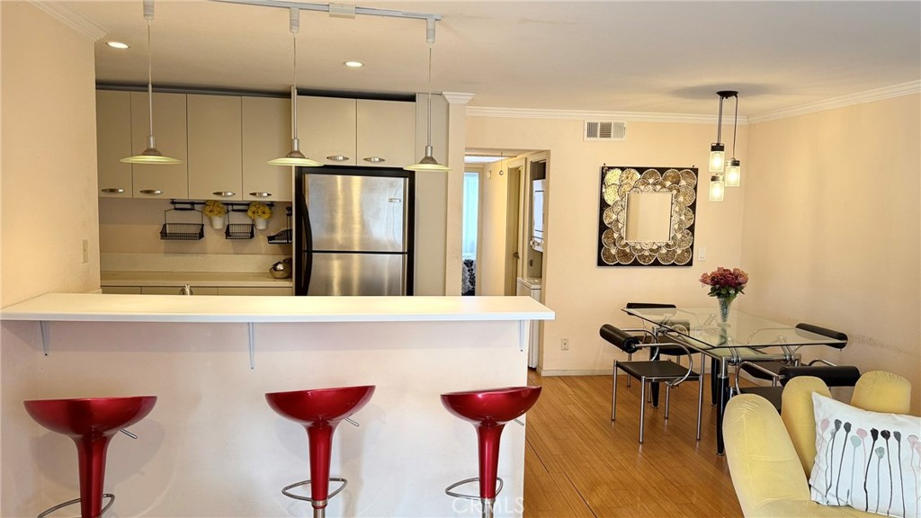 957 S Gramercy, #203, Los Angeles, CA 90019