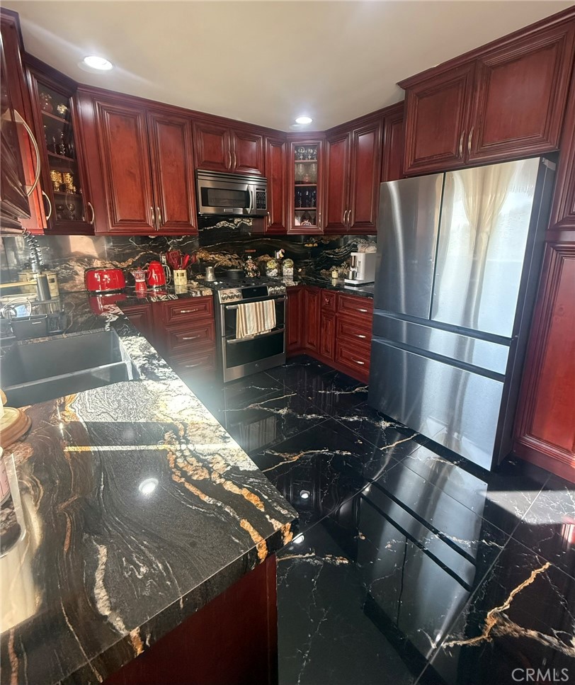 3100 Charing Cross Rd, Glendale, CA 91206