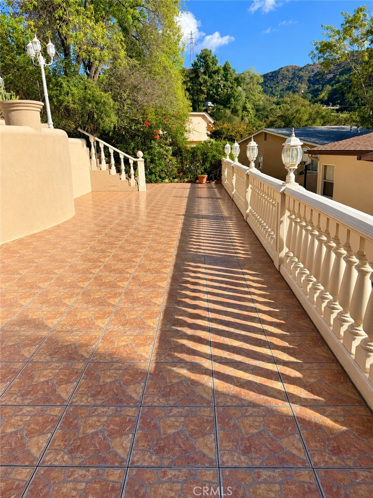 3100 Charing Cross Rd, Glendale, CA 91206