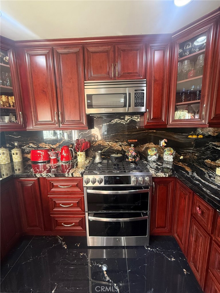 3100 Charing Cross Rd, Glendale, CA 91206