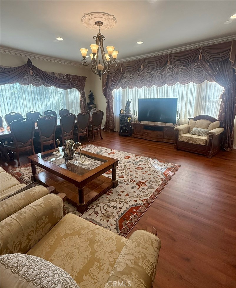3100 Charing Cross Rd, Glendale, CA 91206