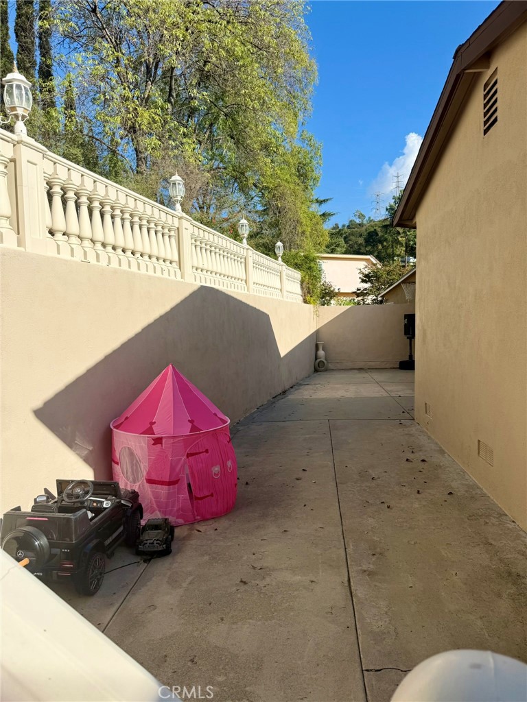 3100 Charing Cross Rd, Glendale, CA 91206