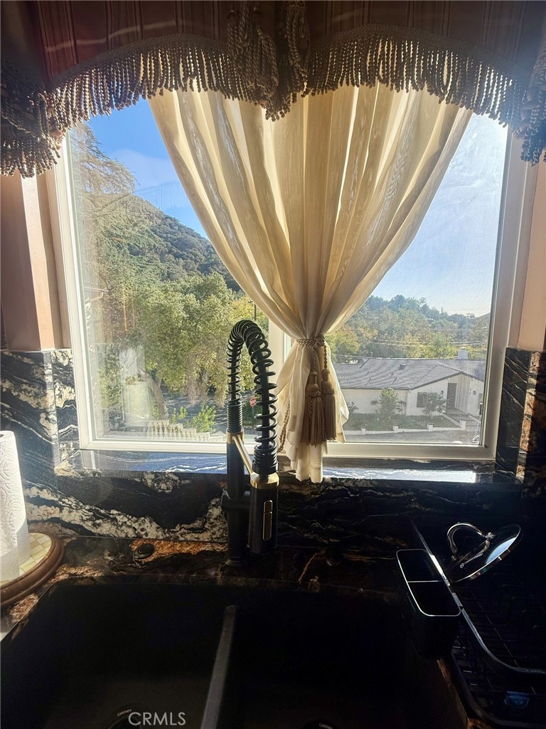 3100 Charing Cross Rd, Glendale, CA 91206