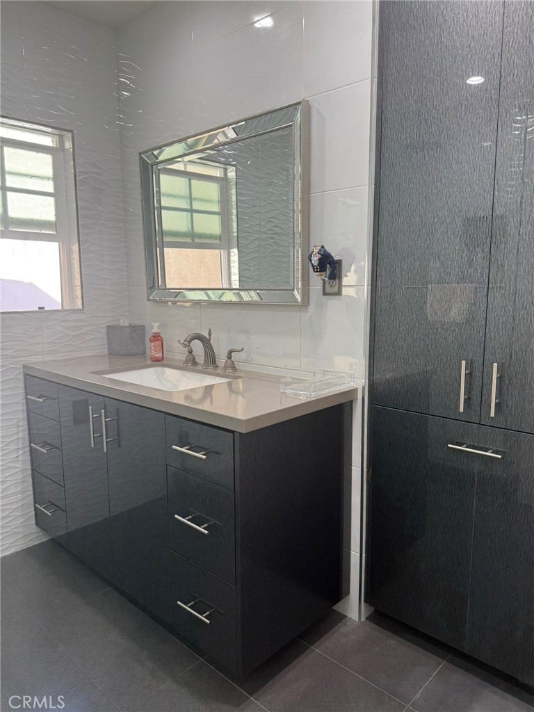 3100 Charing Cross Rd, Glendale, CA 91206