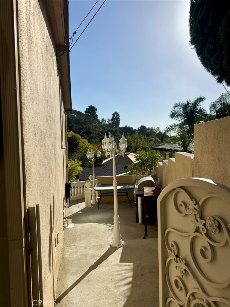 3100 Charing Cross Rd, Glendale, CA 91206