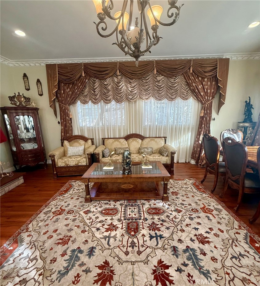 3100 Charing Cross Rd, Glendale, CA 91206