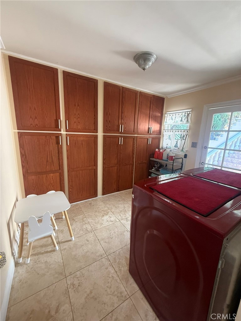 3100 Charing Cross Rd, Glendale, CA 91206