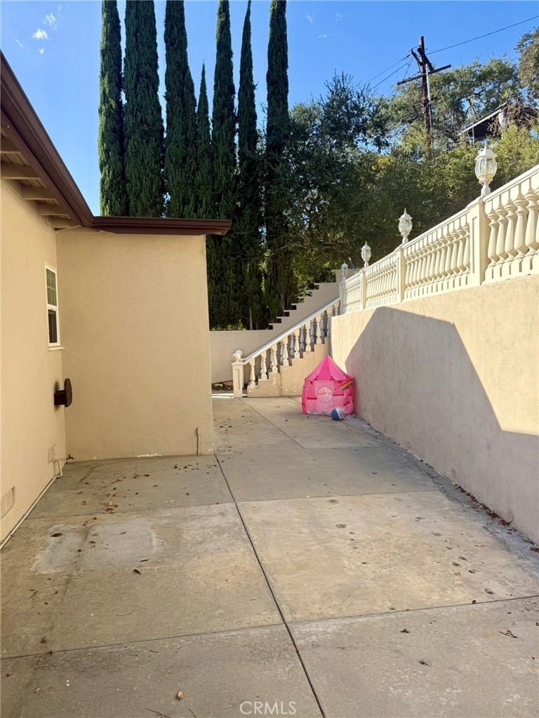 3100 Charing Cross Rd, Glendale, CA 91206