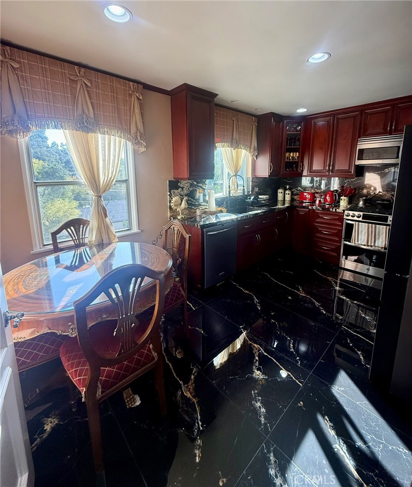 3100 Charing Cross Rd, Glendale, CA 91206
