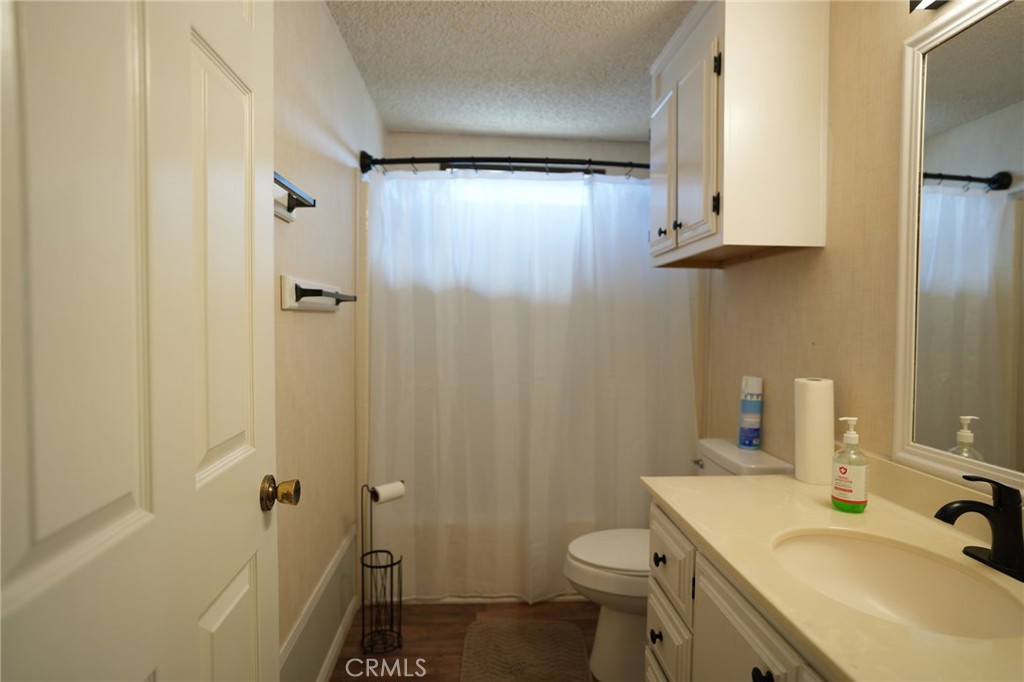 10960 Duxbury Road, Oak Hills, CA 92344