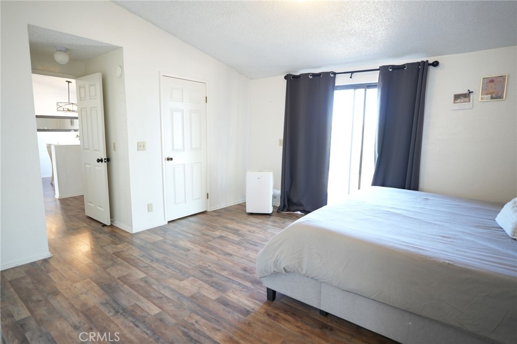 10960 Duxbury Road, Oak Hills, CA 92344