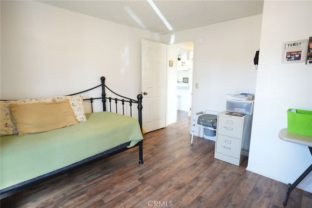 10960 Duxbury Road, Oak Hills, CA 92344