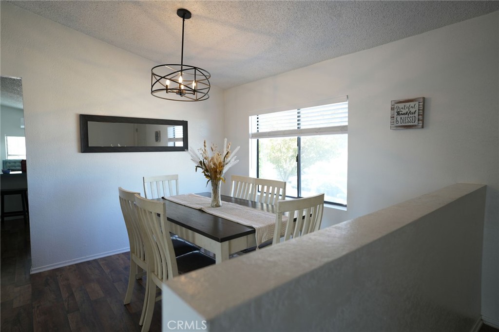 10960 Duxbury Road, Oak Hills, CA 92344