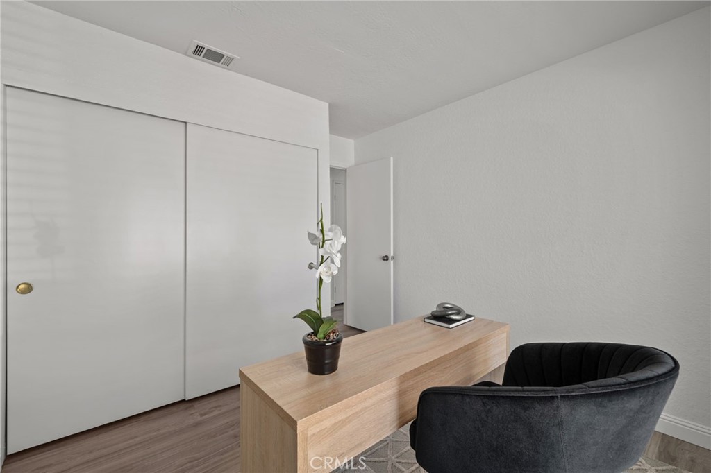 bedroom 3 /home office