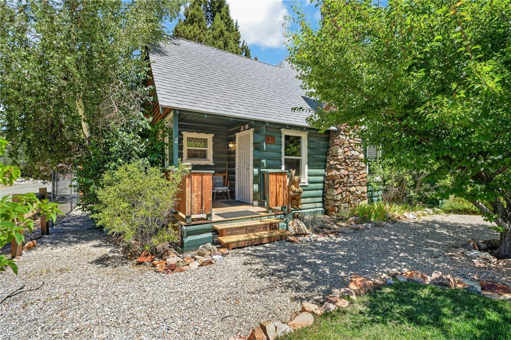 301 E Mountain View, Big Bear City, CA 92314 301 E Mountain View, Big Bear City, CA 92314