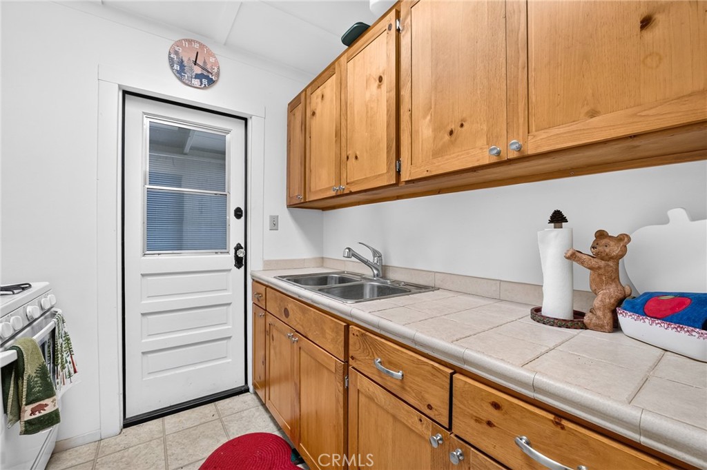 301 E Mountain View, Big Bear City, CA 92314