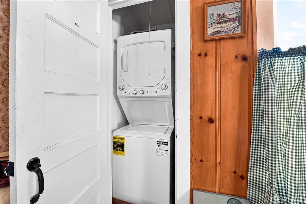 301 E Mountain View, Big Bear City, CA 92314