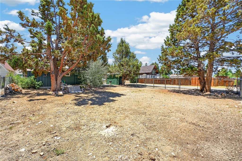 301 E Mountain View, Big Bear City, CA 92314