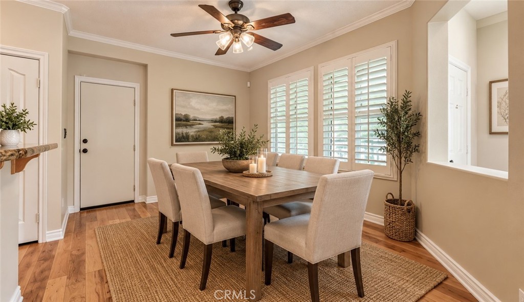 Virtually staged dining room