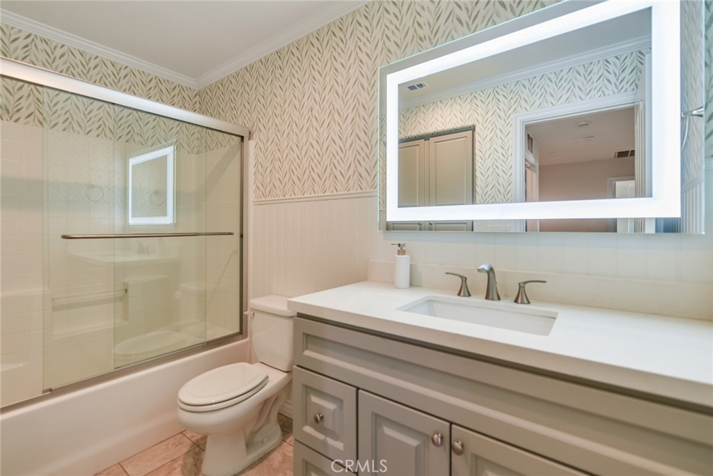 Upstairs Hall Bathroom