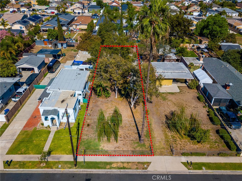 Opportunity to split lot.