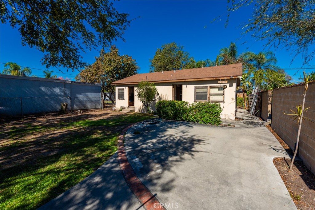 6871 Berry Ave.
