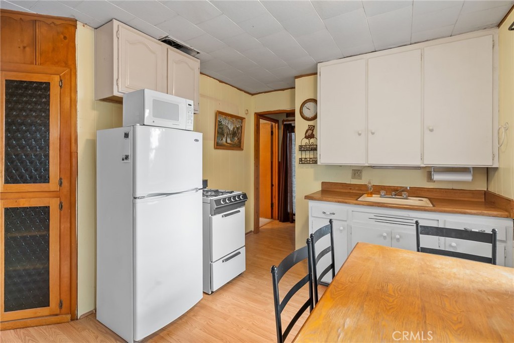 31669 Panorama, Running Springs, CA 92382