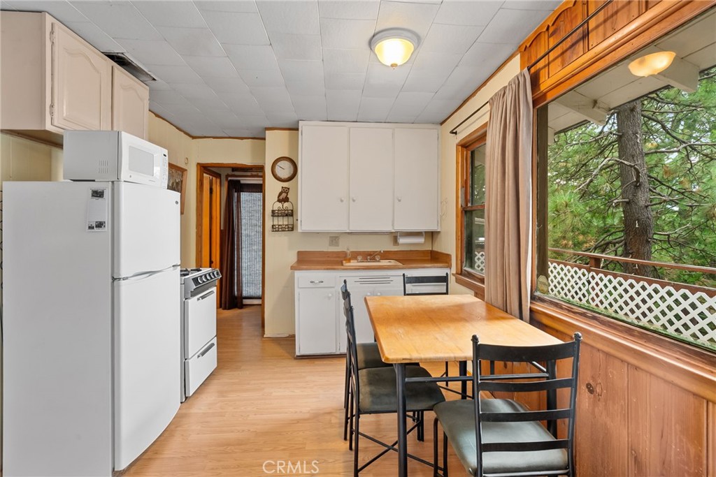 31669 Panorama, Running Springs, CA 92382