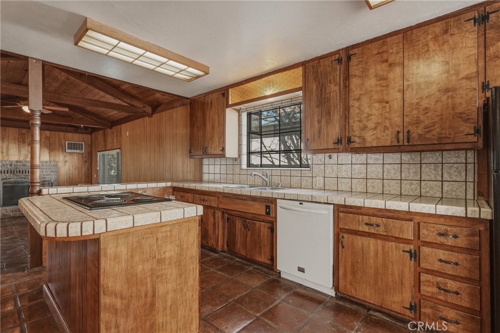 4262 Country Club, Lucerne, CA 95458