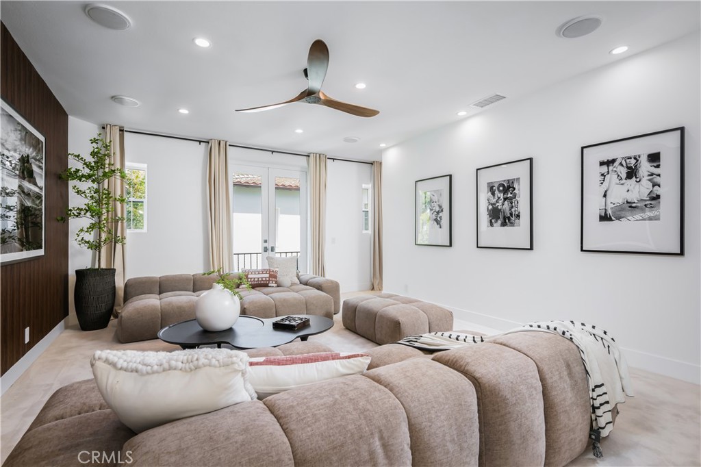15 Boardwalk, Newport Beach, CA 92660