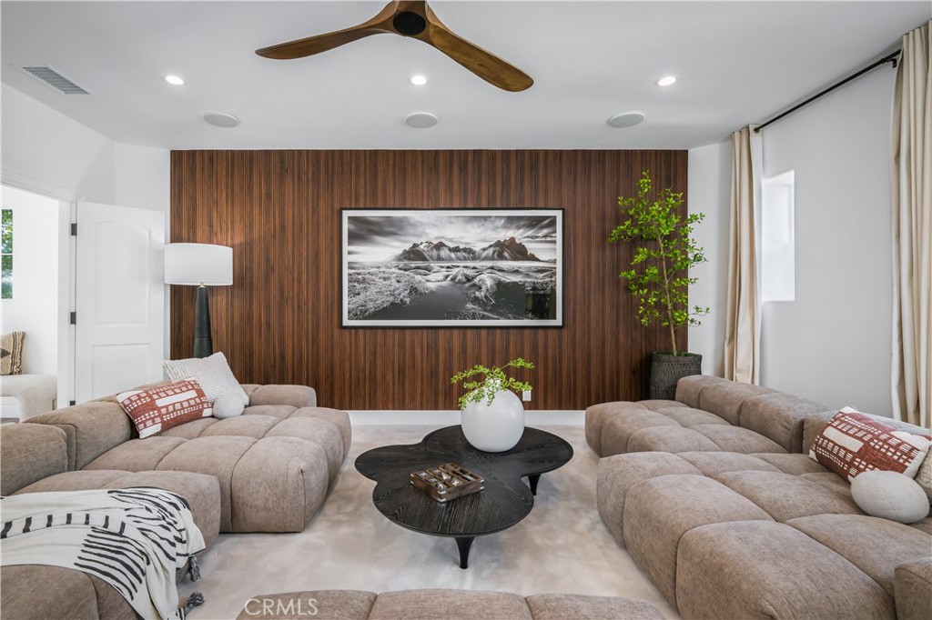 15 Boardwalk, Newport Beach, CA 92660
