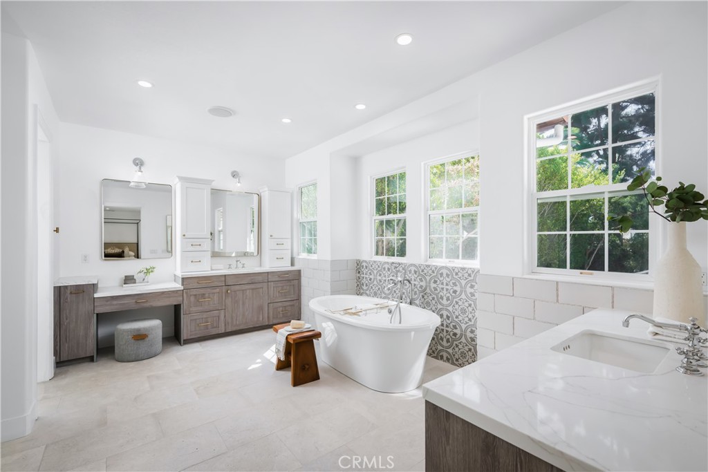 15 Boardwalk, Newport Beach, CA 92660