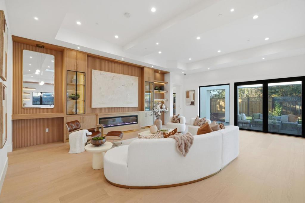 685 Riviera Drive, Los Altos, CA 94024